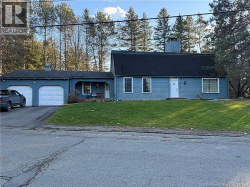 28 Rue Lawson, Edmundston, NB, E3V1Z4 | Card Image