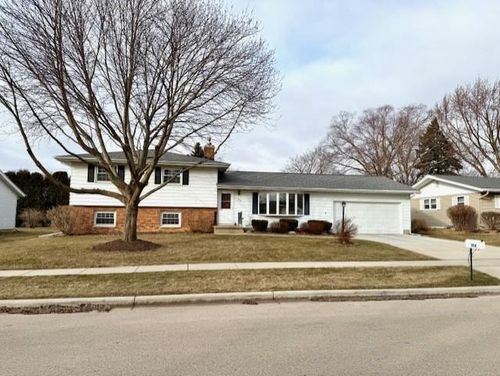 352 Miller St, SUN PRAIRIE, WI, 53590-1563 | Card Image