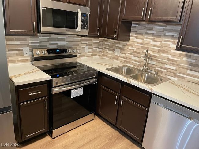 UNIT-1078 - 8410 Eldora Ave, Condo with 2 bedrooms, 2 bathrooms and null parking in Las Vegas NV | Image 4