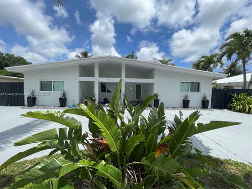 2325 Ne 194th St, Miami, FL, 33180-2127 | Card Image