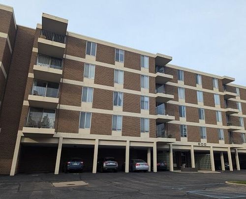 310-unit-21-600 W Brown Street, Birmingham, MI, 48009 | Card Image