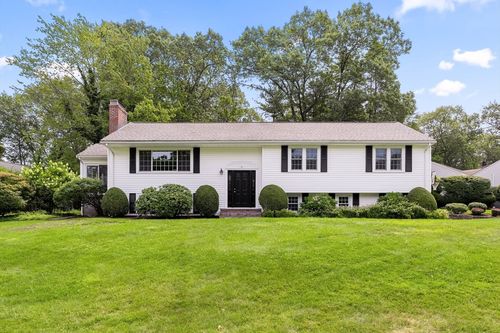 9 Pilgrim Dr, Winchester, MA, 01890-3357 | Card Image