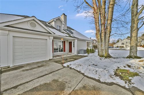 2-23411 Grist Mill Ct, Olmsted Falls, OH, 44138-3203 | Card Image