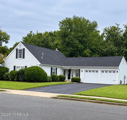 8 Appletree Rd, Howell, NJ, 07731-2220 | Card Image
