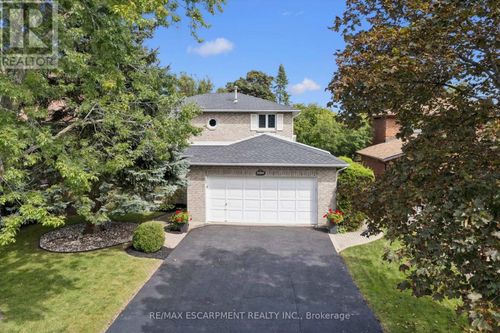 2203 Robin Drive, Mississauga (Sheridan), ON, L5K2L5 | Card Image