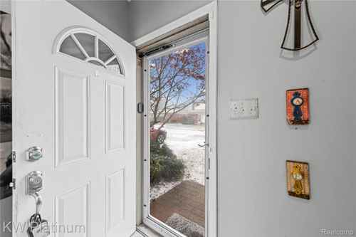 22500 Raymond St, Saint Clair Shores, MI, 48082-2739 | Card Image