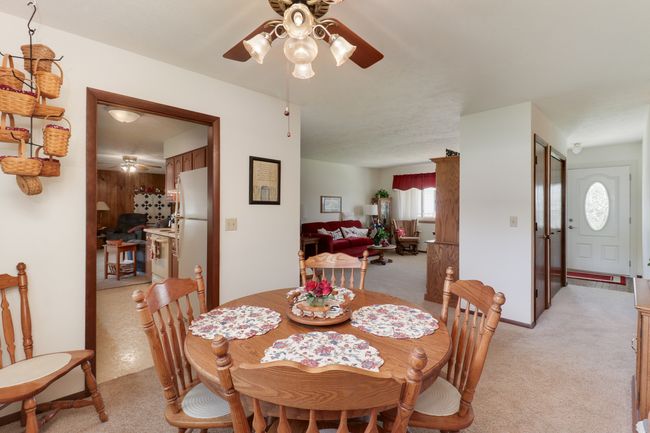 34 Pembrook Cir, House other with 3 bedrooms, 2 bathrooms and 2 parking in Bloomington IL | Image 10