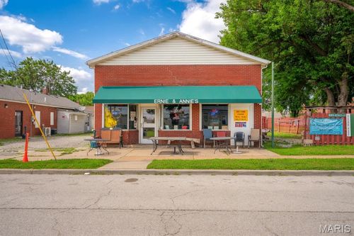 935 Niedringhaus Ave, Granite City, IL, 62040-3140 | Card Image