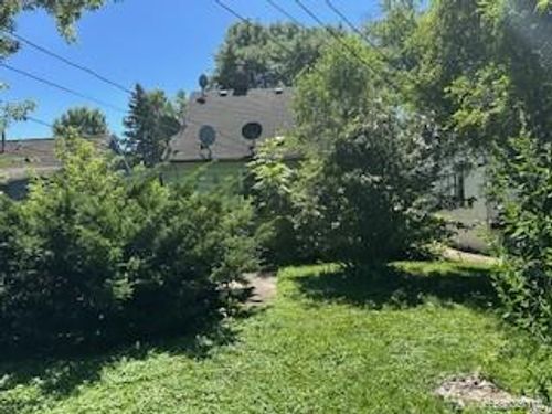 575 Wesbrook St, Pontiac, MI, 48340-3064 | Card Image