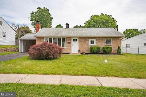 104 Elmwood Rd, FAIRLESS HILLS, PA, 19030-2316 | Card Image