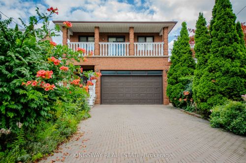 27 Mulholland Ave, North York, ON, M6A2S1 | Card Image