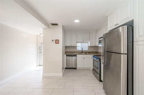 107-9523 S Hollybrook Lake Dr, Pembroke Pines, FL, 33025-1678 | Card Image
