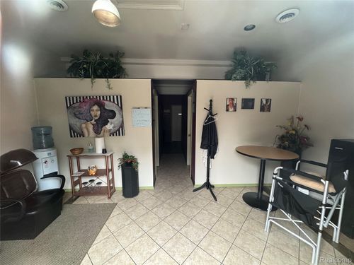 9154 Fenton Rd, Grand Blanc, MI, 48439-8380 | Card Image