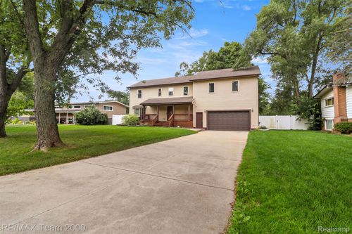 1895 Big Trail Rd, Commerce Twp, MI, 48390-2804 | Card Image