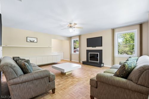 186 W Northfield Rd, Livingston, NJ, 07039-3722 | Card Image
