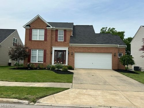 566 Colonial Dr, Painesville, OH, 44077-3691 | Card Image
