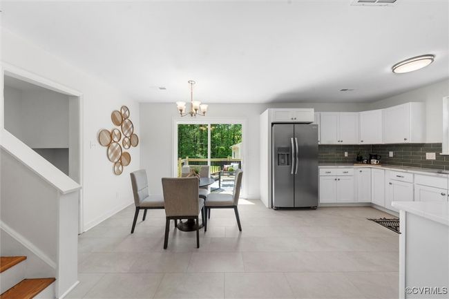 Eat in area of kitchen | Image 8