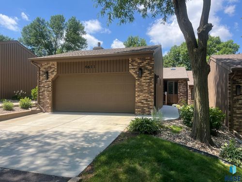 4611 S Duluth Ave, Sioux Falls, SD, 57105-6736 | Card Image