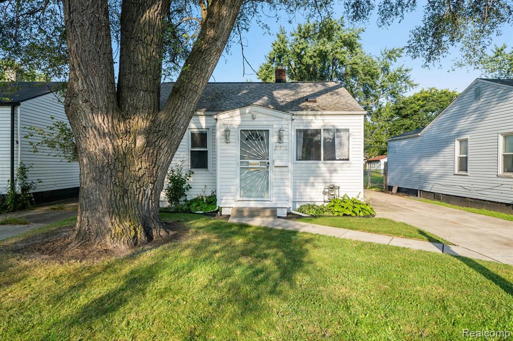 Lauren Ave, Warren, MI 48089
