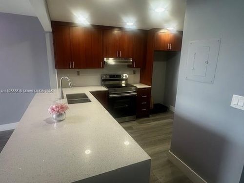 apt-306-10288 Nw 9th Street Cir, Miami, FL, 33172-3217 | Card Image