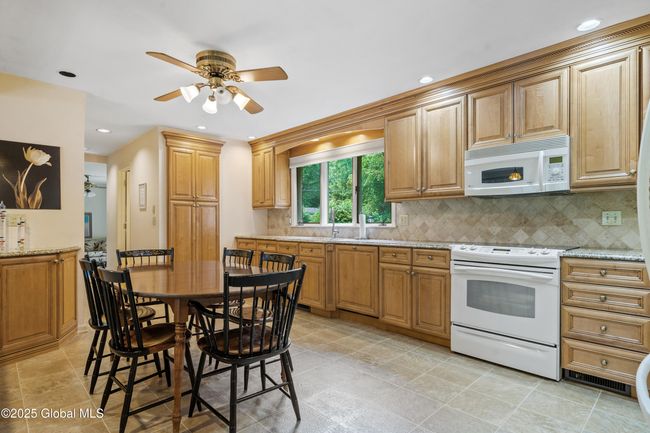 19 Tamarack Ln, House other with 4 bedrooms, 3 bathrooms and 6 parking in Schenectady NY | Image 13