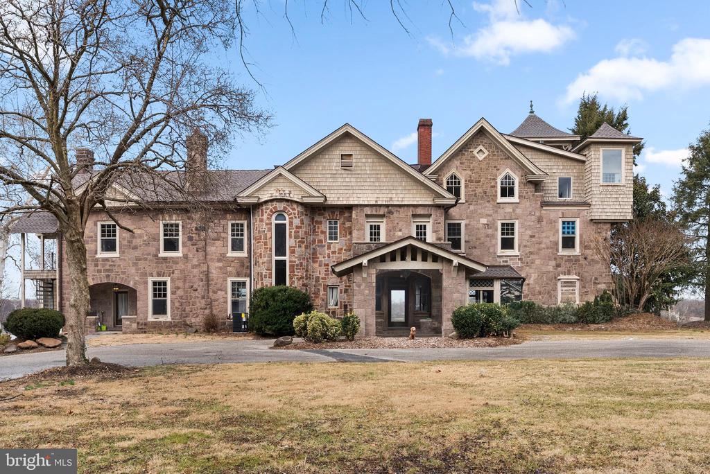 Residential in EDGEWATER PARK