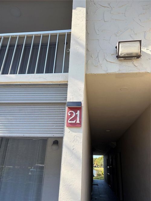 121-21 Jacaranda Dr, Plantation, FL, 33324-2591 | Card Image