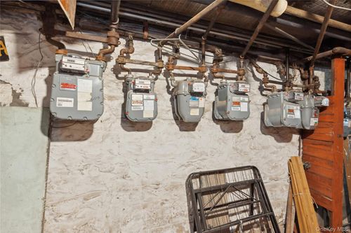 358 W 61st St, New York, NY, 10023-1102 | Card Image