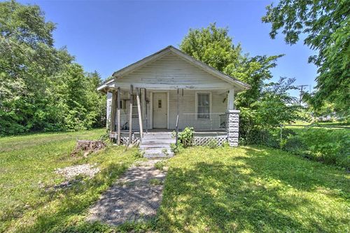 956 E Curtis Ave, Decatur, IL, 62526-4805 | Card Image