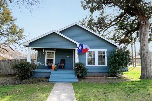 713 W Spring St, Weatherford, TX, 76086-3133 | Card Image