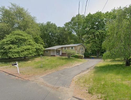 5 Flamingo Ln, Spring Valley, NY, 10977-1410 | Card Image