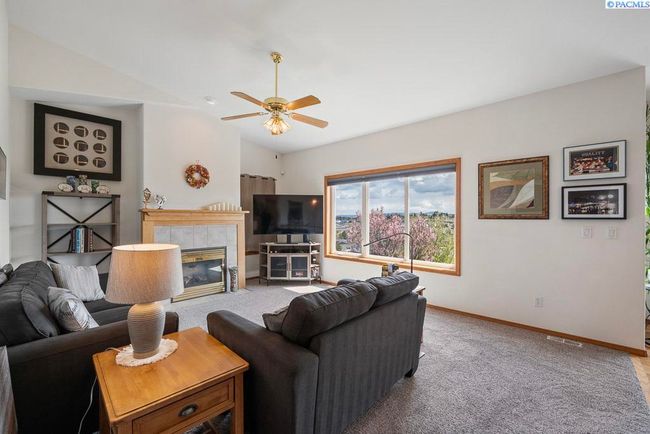 1545 Capri Ct, Condo with 4 bedrooms, 3 bathrooms and null parking in Pullman WA | Image 13