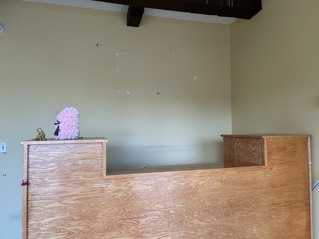 Commercial Lease in Hull 4