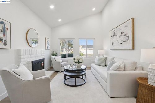 3168 Courthouse Dr, Union City, CA, 94587-1642 | Card Image