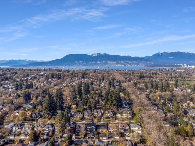 3322 W 38 Th Avenue, House other with 5 bedrooms, 3 bathrooms and 2 parking in Vancouver BC | Image 37