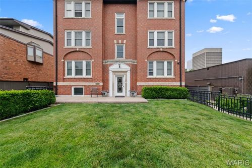 apt-2s-116 N Central Ave, Saint Louis, MO, 63105-3870 | Card Image