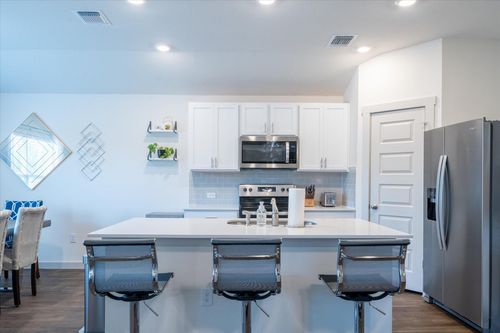 201 Elm Creek Dr, Hutto, TX, 78634-2353 | Card Image