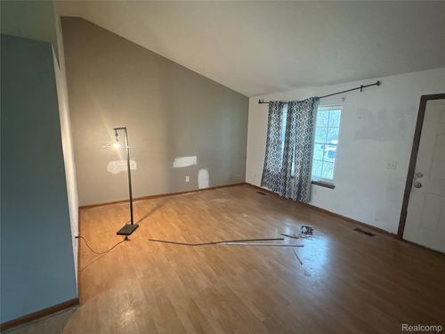 2485 Wellington Ave, Howell, MI, 48843 | Card Image