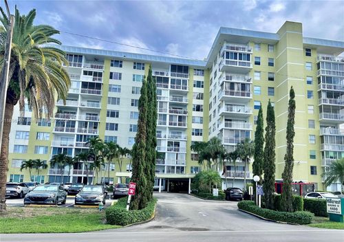 apt-114b-4400 Hillcrest Dr, Hollywood, FL, 33021-7931 | Card Image