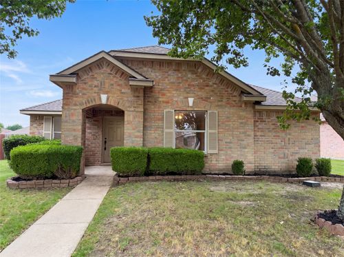 111 Forest Park Ln, Red Oak, TX, 75154-4624 | Card Image