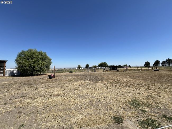 32415 E Loop Rd, House other with 3 bedrooms, 2 bathrooms and null parking in Hermiston OR | Image 11