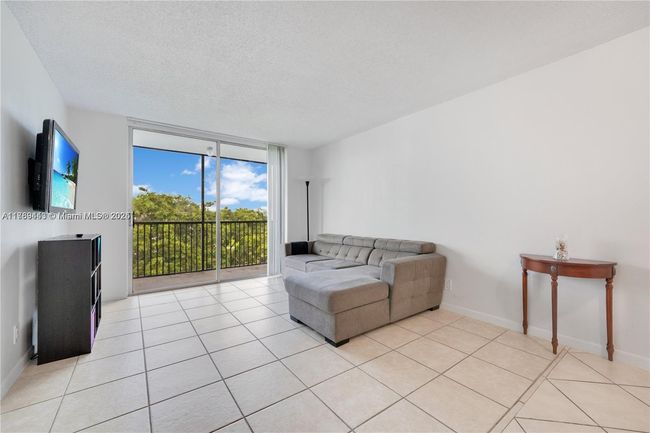 APT-503 - 8730 N Sherman Cir, Condo with 2 bedrooms, 2 bathrooms and null parking in Miramar FL | Image 7
