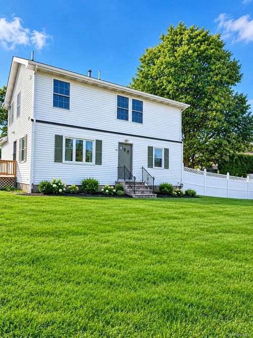 72 Peckham Ave, Islip, NY, 11751-2428 | Card Image