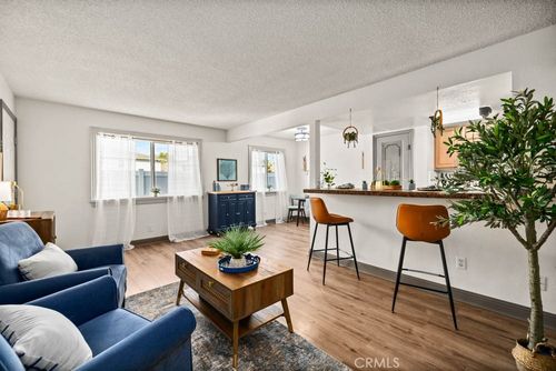 20715 Dot St, Saugus, CA, 91350-2001 | Card Image
