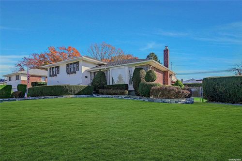 2 Goldfield St, Melville, NY, 11747-1631 | Card Image