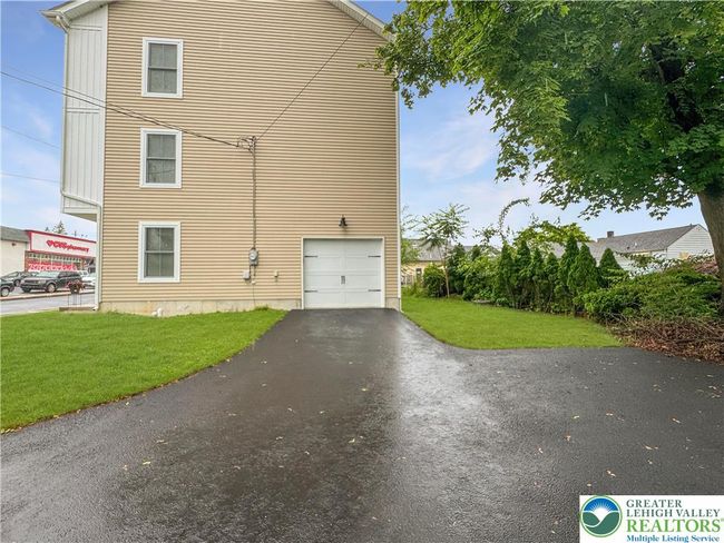 32 W Clark St, House other with 4 bedrooms, 4 bathrooms and null parking in HELLERTOWN PA | Image 15