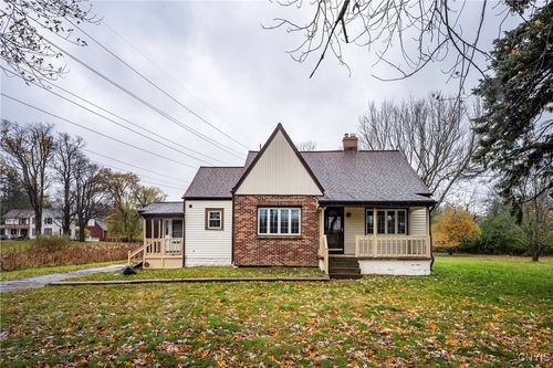 5082 Bay View Rd, Hamburg, NY, 14075-1032 | Card Image