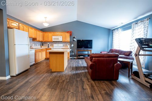 33530 Utica Rd, Fraser, MI, 48026-3562 | Card Image