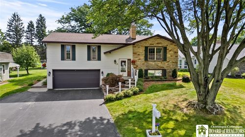 4 Andrew Ct, Fredonia, NY, 14063-2301 | Card Image