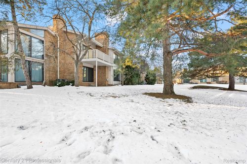 7106 W Bridge Way Rd, West Bloomfield, MI, 48322 | Card Image